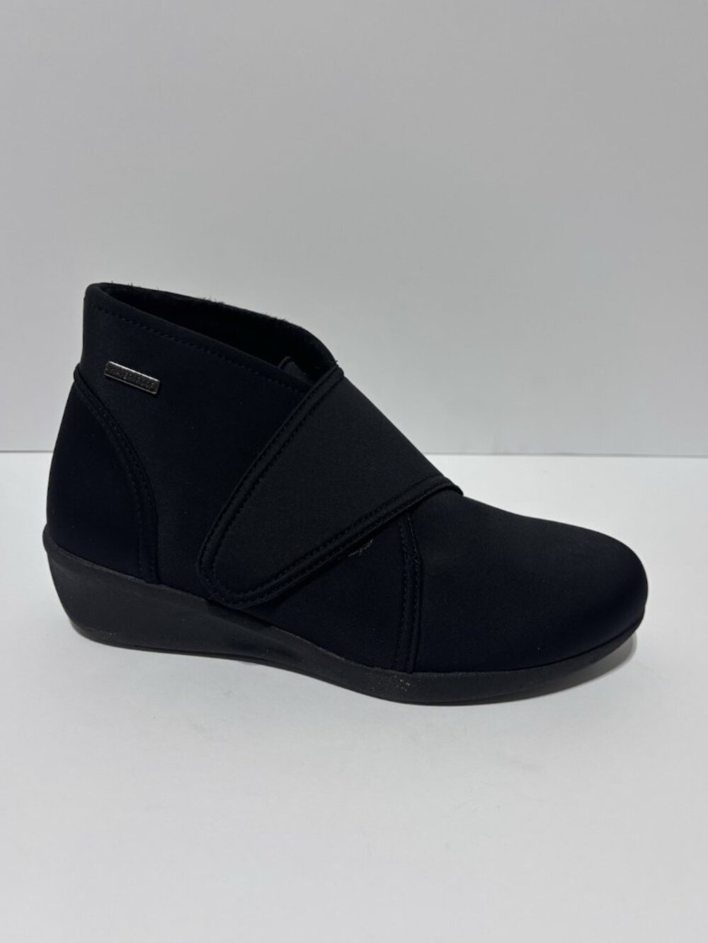 Aravon Women’s Fairlee Instep Strap Black Ankle Bootie, Size 7 Wide
